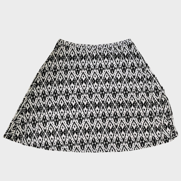 Avenue Dresses & Skirts - Avenue Women's Black & White Patterned Lightweight Stretch Full Skirt Size 18/20